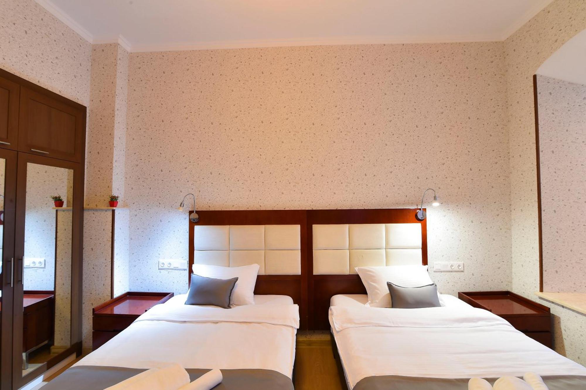 Kraveli Hotel ティビリシ エクステリア 写真