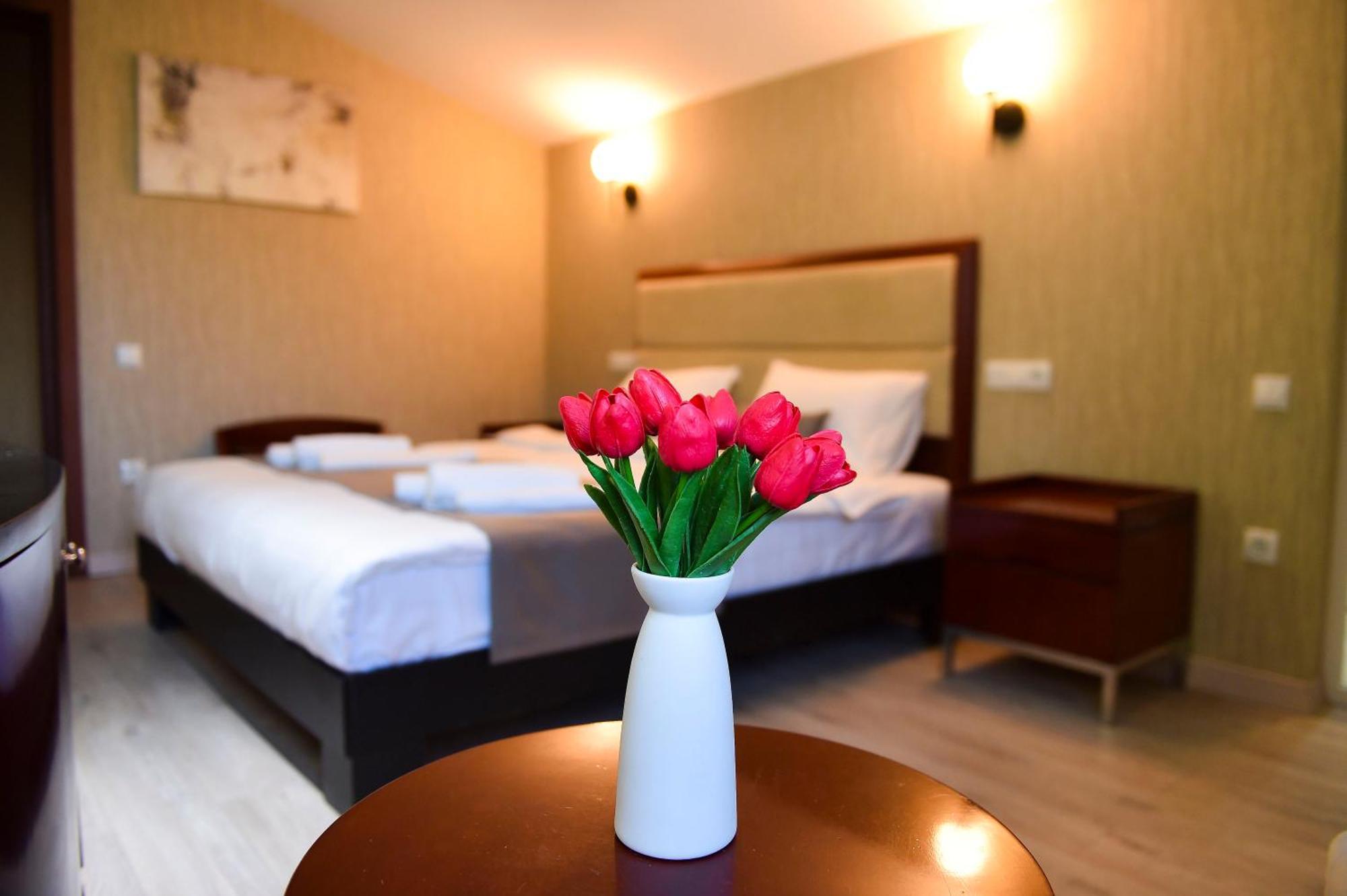 Kraveli Hotel ティビリシ エクステリア 写真