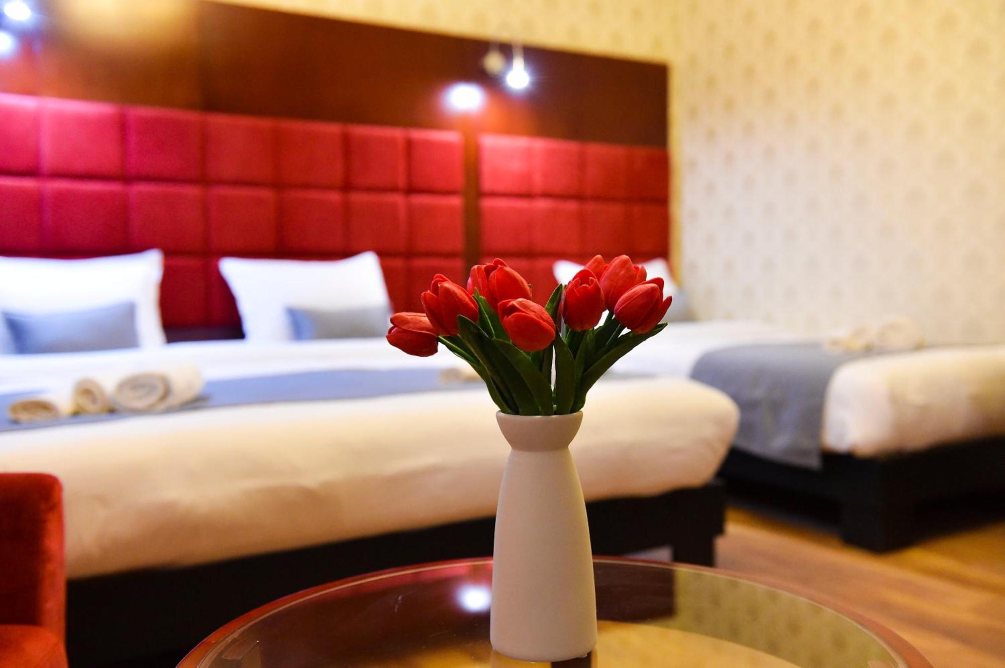 Kraveli Hotel ティビリシ エクステリア 写真