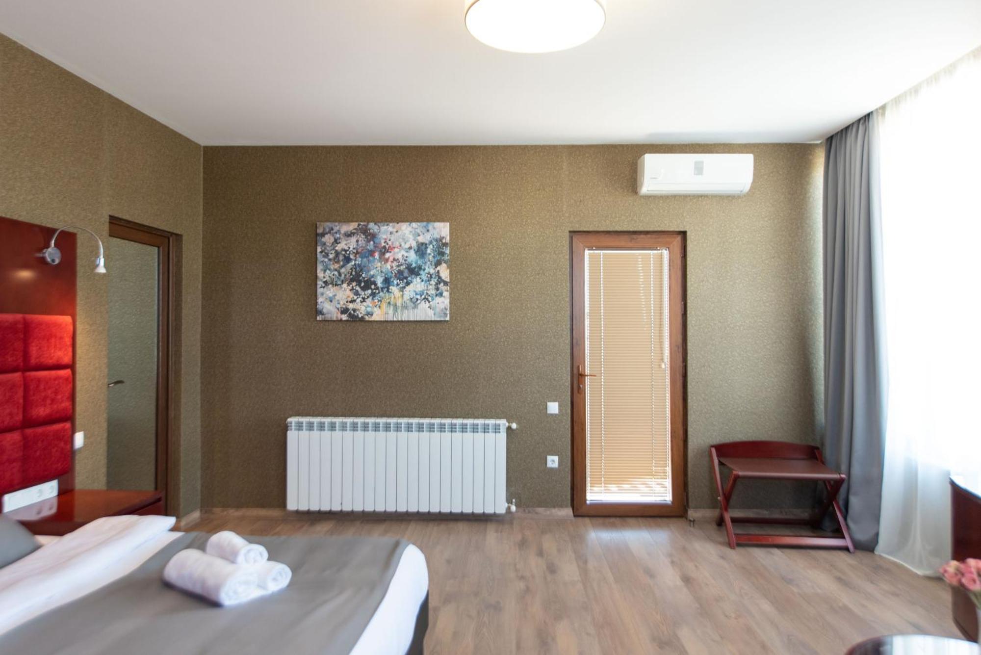 Kraveli Hotel ティビリシ エクステリア 写真