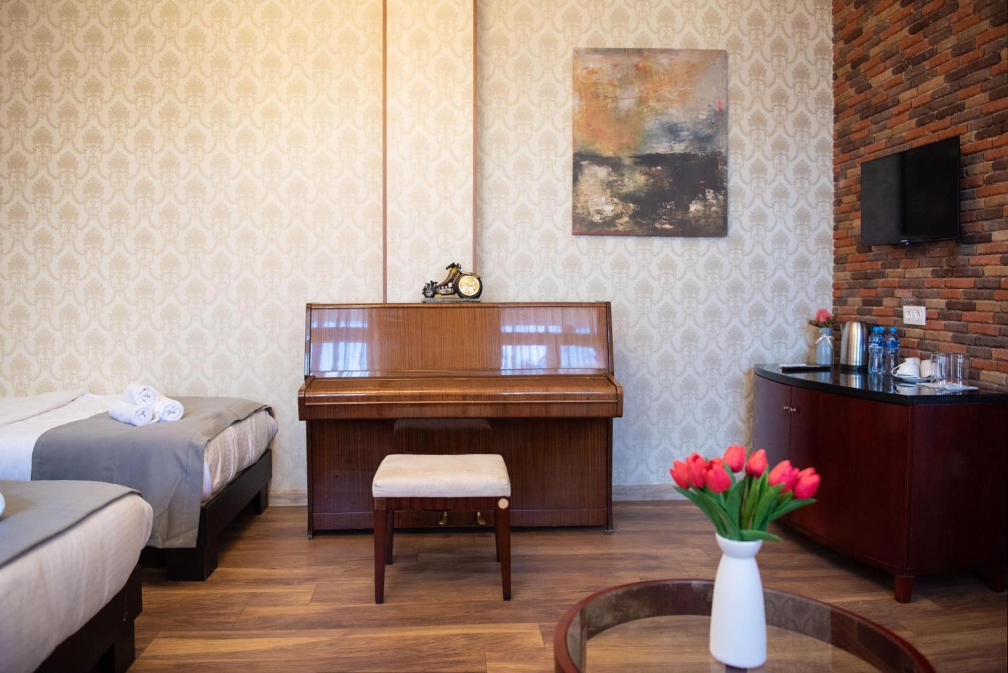 Kraveli Hotel ティビリシ エクステリア 写真