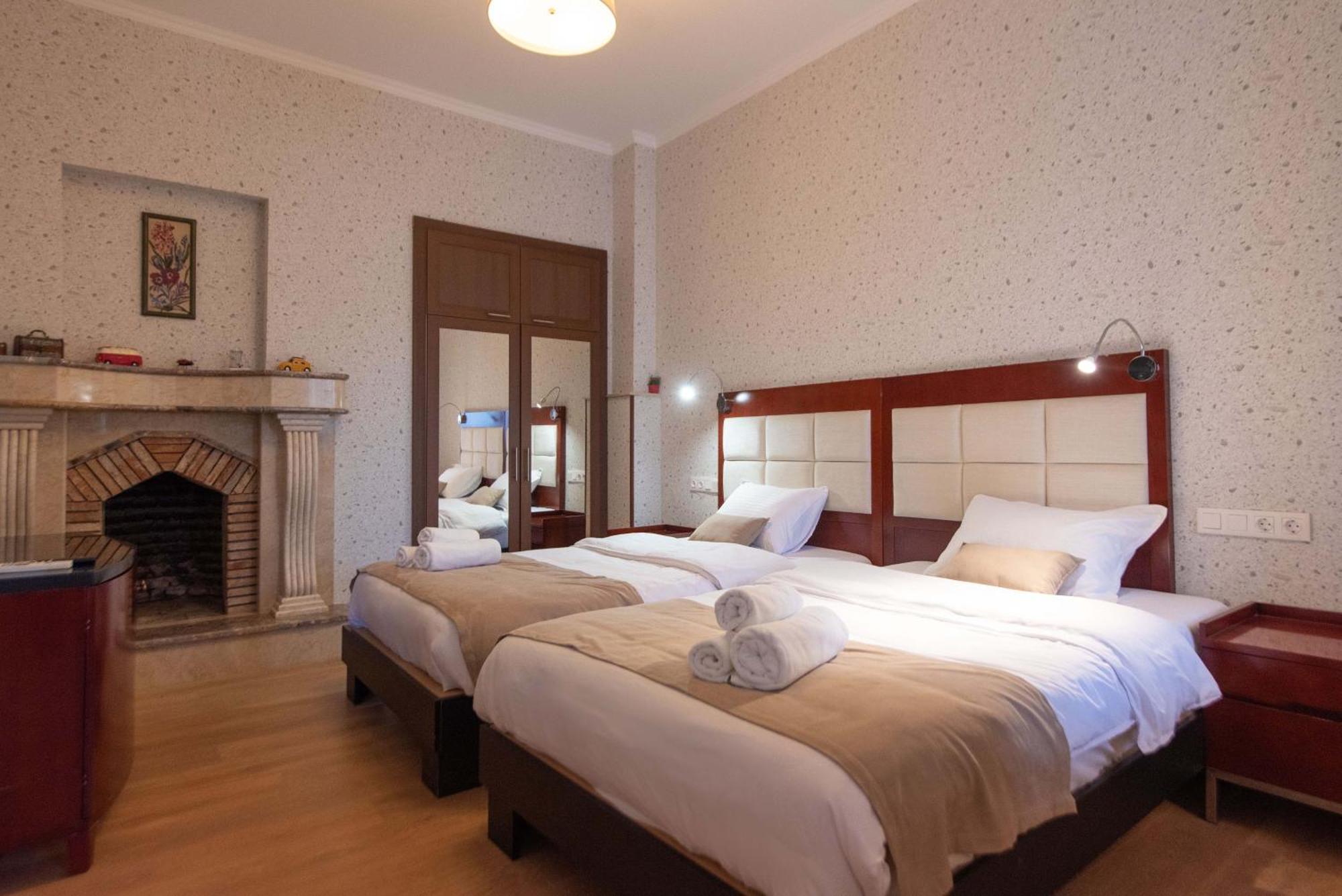 Kraveli Hotel ティビリシ エクステリア 写真