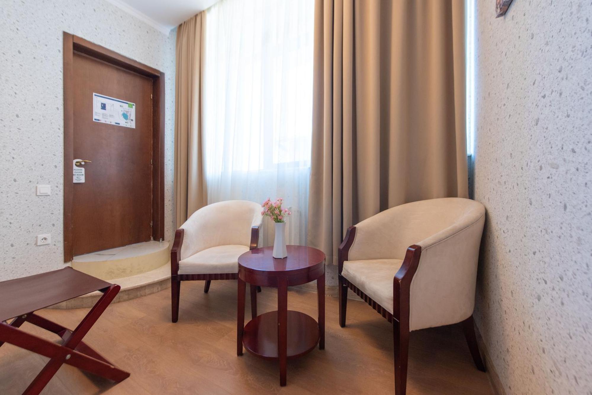 Kraveli Hotel ティビリシ エクステリア 写真